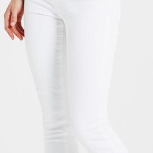NWOT. AG prima cigarette crop in white. Size 28
